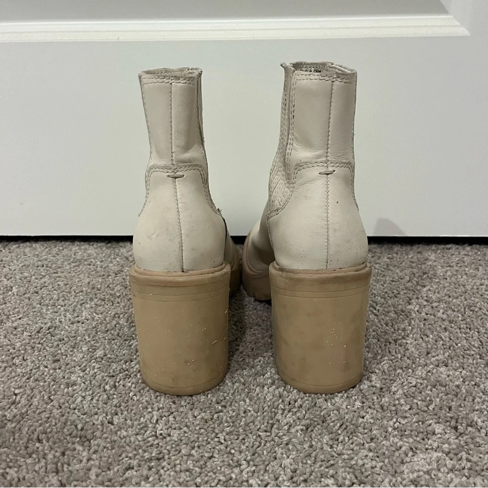 Dolce Vita Cream Heeled Boots - Picture 5 of 5